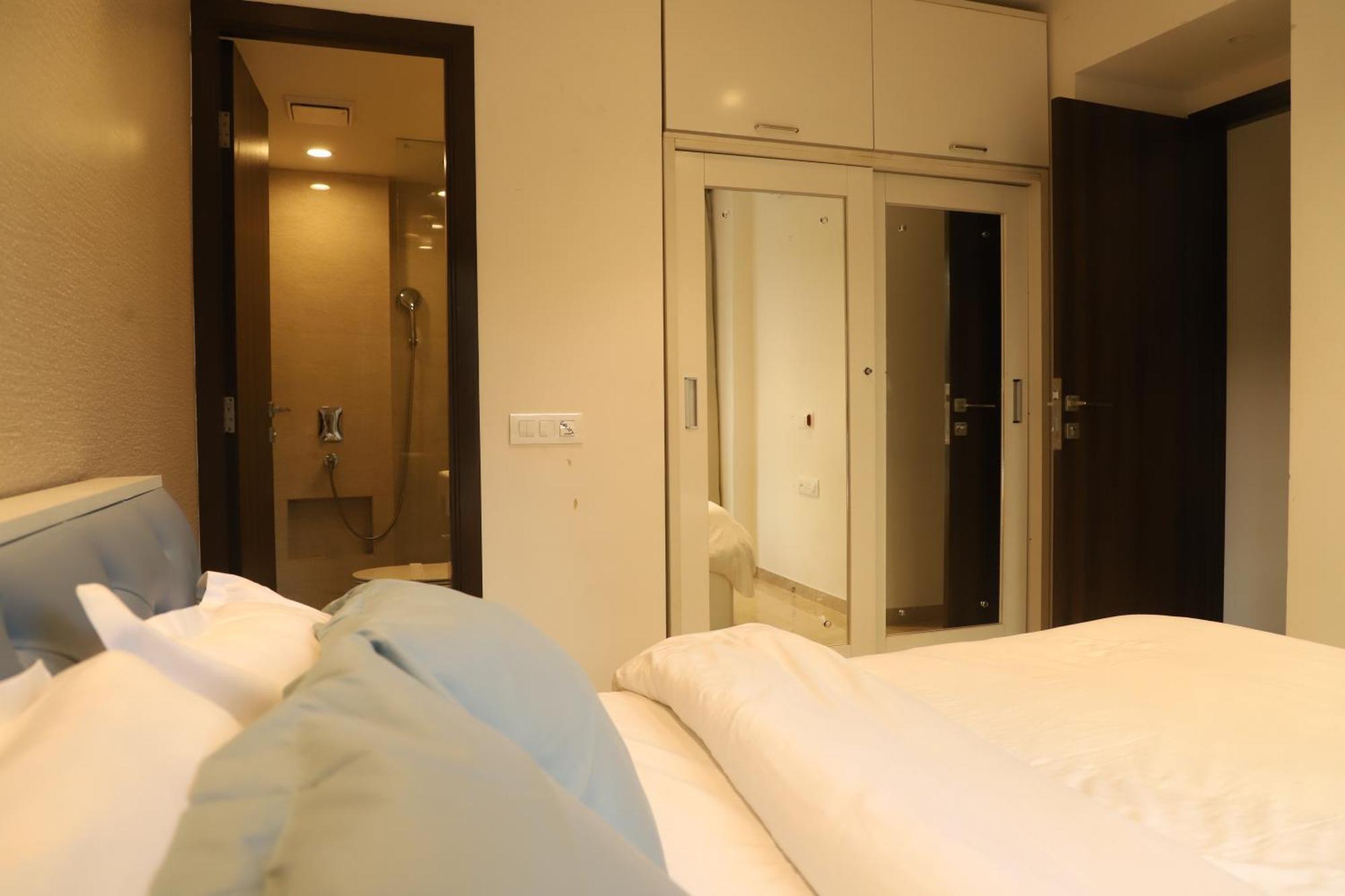 Zenia Luxury Suites And Serviced Apartments Mumbai Exterior photo